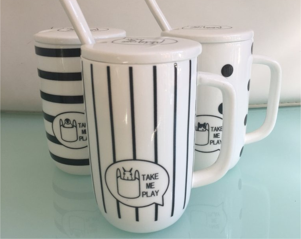 Mug De Ceramica Lineas Negras/Lunares C/ Tapa Y Cuchara De Porc Caja Ind